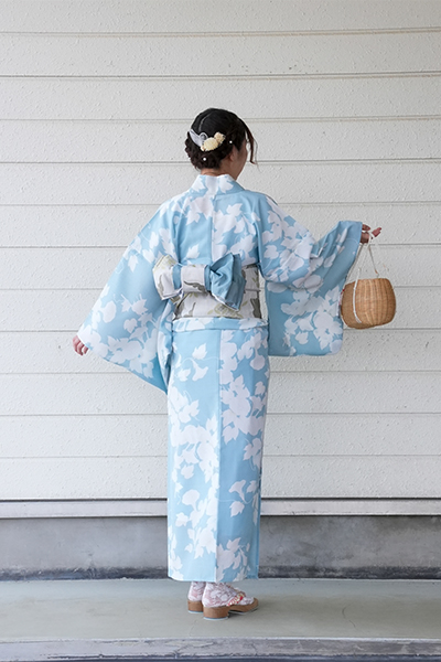 2024新作浴衣-水色-全身_後　たちばな在庫-社員モデル